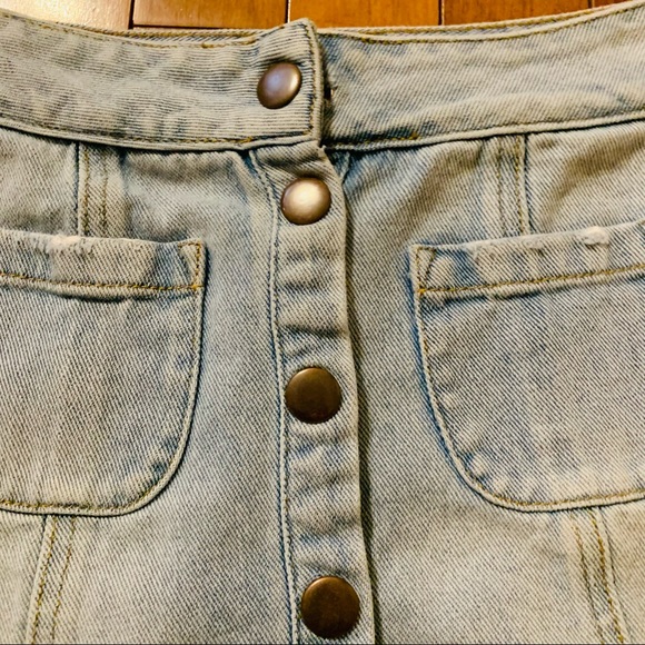 ⭐️ Brandy Melville Bruce Light Denim Skirt - Picture 4 of 6